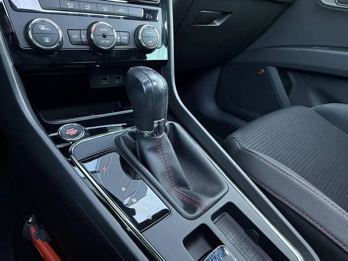 1.5 TSI FR Business Intense Automaat | Trekhaak | Panorama dak | Full LED | Beats Audio | Org. NL |