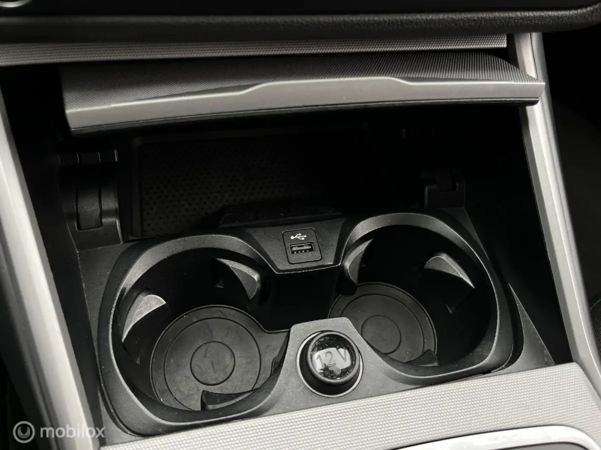 320e Business Edition Plus|Carplay|Trekhaak|Digitaal Cockpit|Stoelverw.