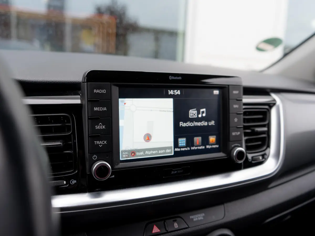 1.0 T-GDi DynamicLine | 120 PK| Climate control | Navigatie | PDC achter |