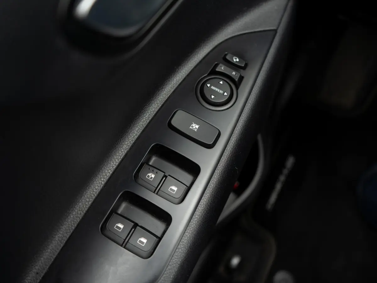 1.0 T-GDi DynamicLine | 120 PK| Climate control | Navigatie | PDC achter |