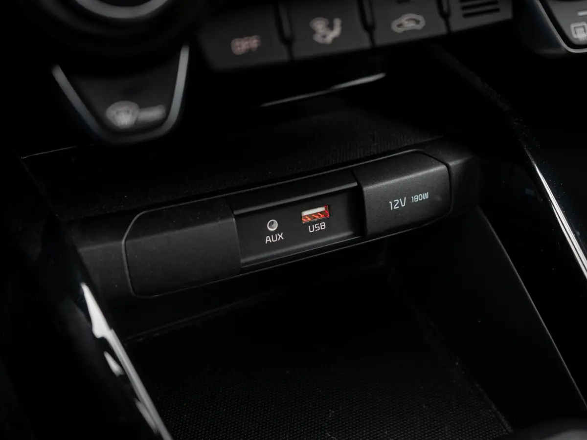 1.0 T-GDi DynamicLine | 120 PK| Climate control | Navigatie | PDC achter |