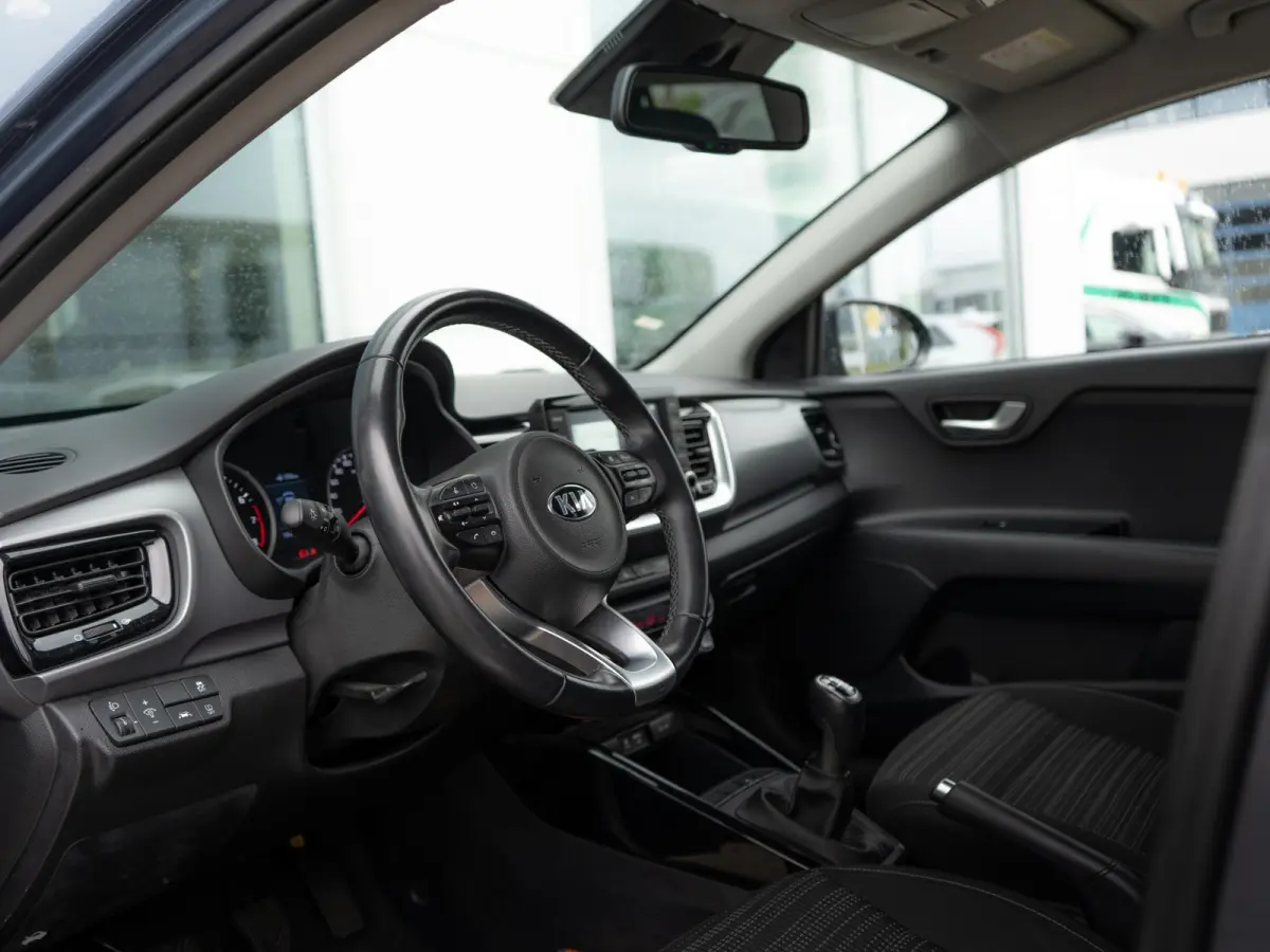 1.0 T-GDi DynamicLine | 120 PK| Climate control | Navigatie | PDC achter |
