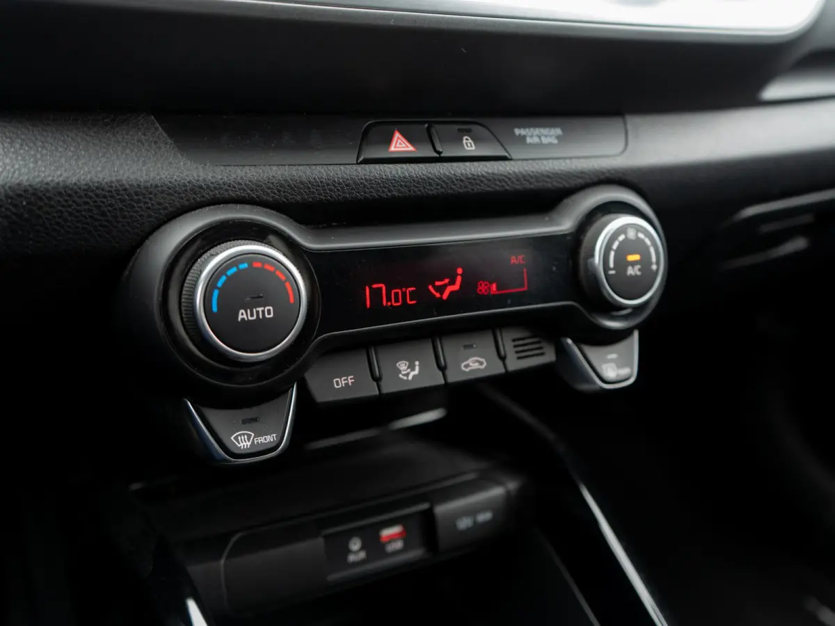 1.0 T-GDi DynamicLine | 120 PK| Climate control | Navigatie | PDC achter |