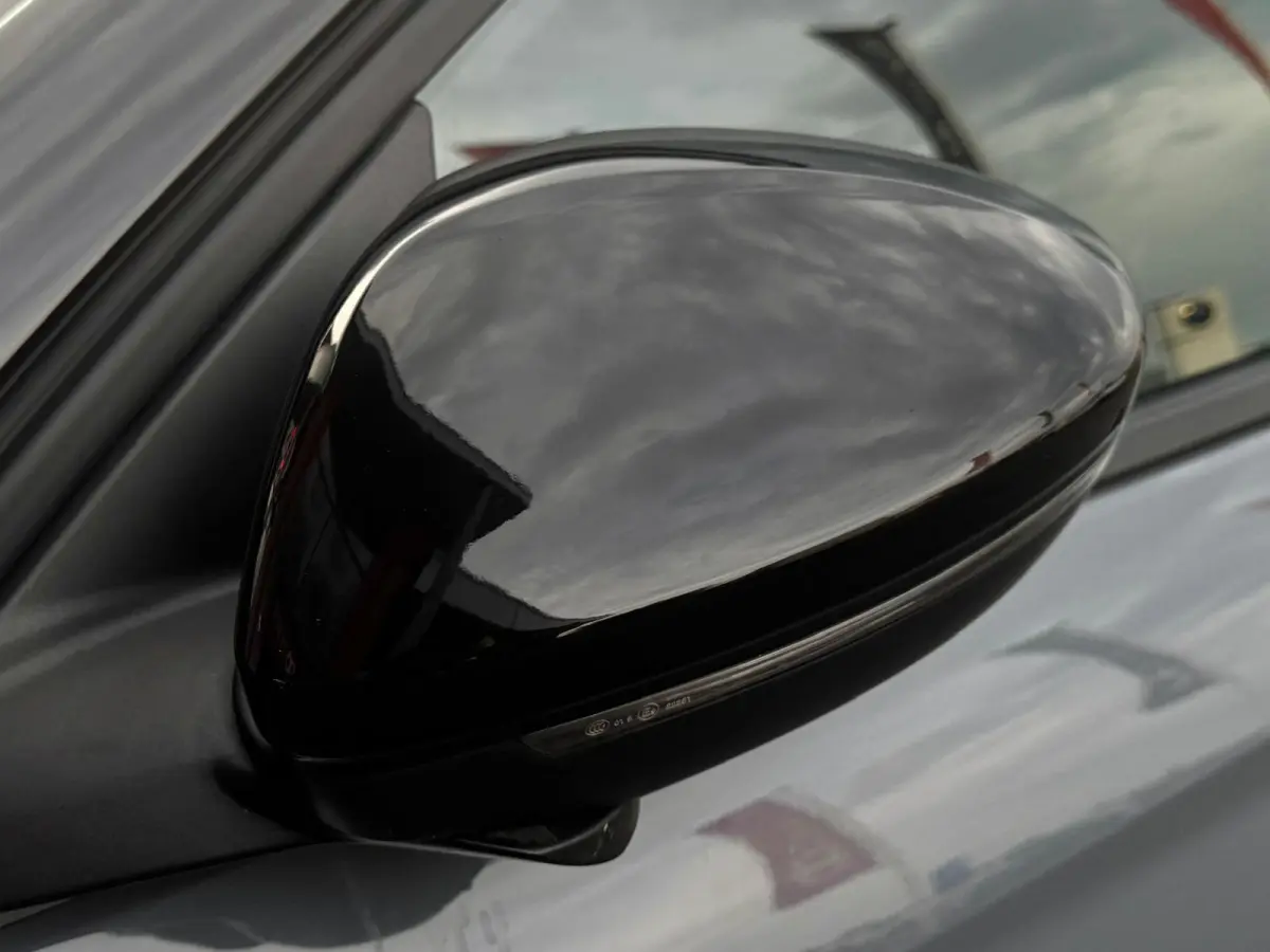 1.2 GS Line | LED | Camera | Parksens | Stoelverwarming | Carplay | Leder | Two Tone | BTW |