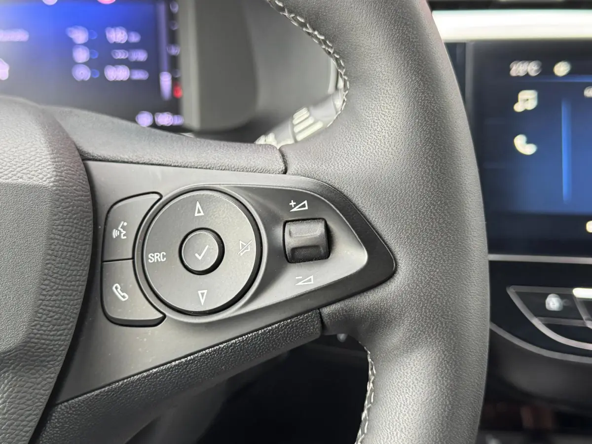 1.2 GS Line | LED | Camera | Parksens | Stoelverwarming | Carplay | Leder | Two Tone | BTW |