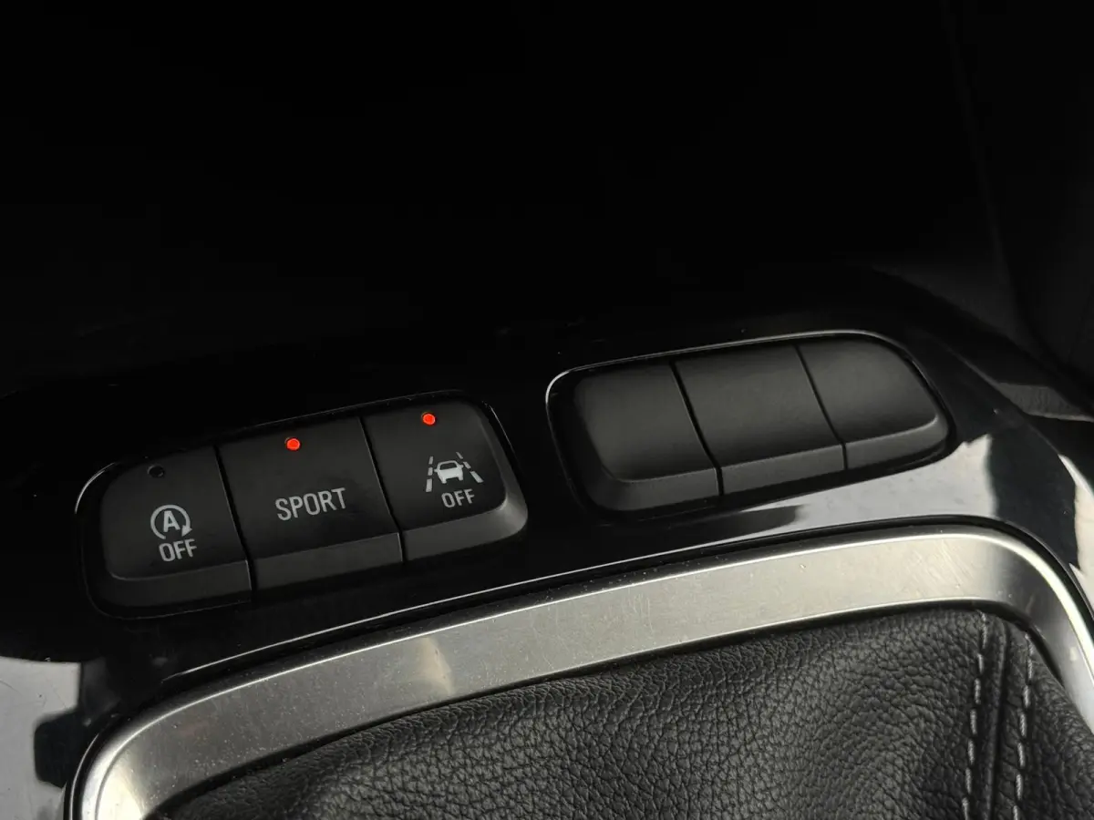 1.2 GS Line | LED | Camera | Parksens | Stoelverwarming | Carplay | Leder | Two Tone | BTW |