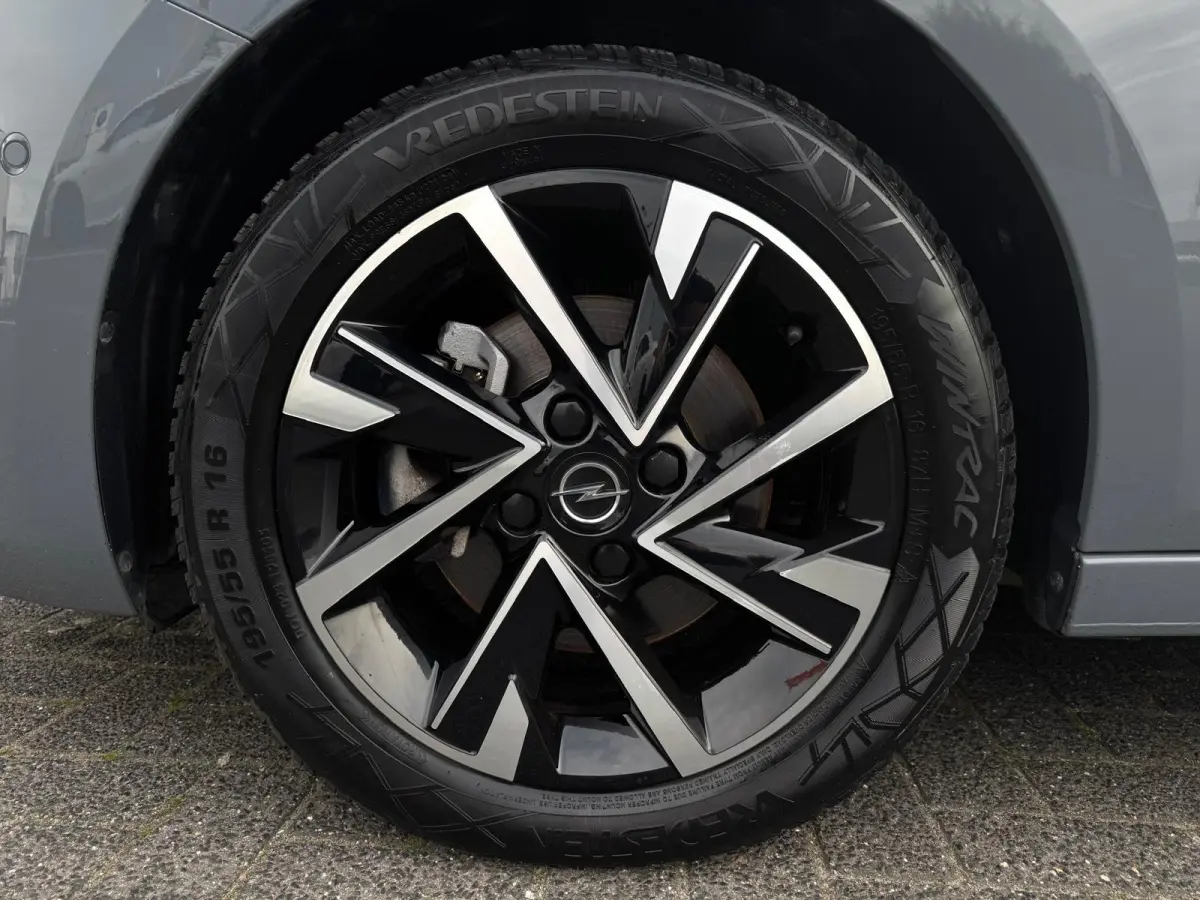 1.2 GS Line | LED | Camera | Parksens | Stoelverwarming | Carplay | Leder | Two Tone | BTW |