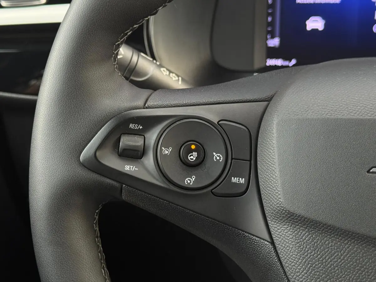 1.2 GS Line | LED | Camera | Parksens | Stoelverwarming | Carplay | Leder | Two Tone | BTW |