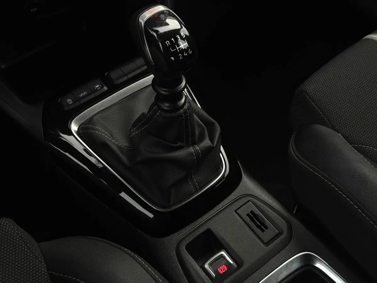 1.2 GS Line | LED | Camera | Parksens | Stoelverwarming | Carplay | Leder | Two Tone | BTW |