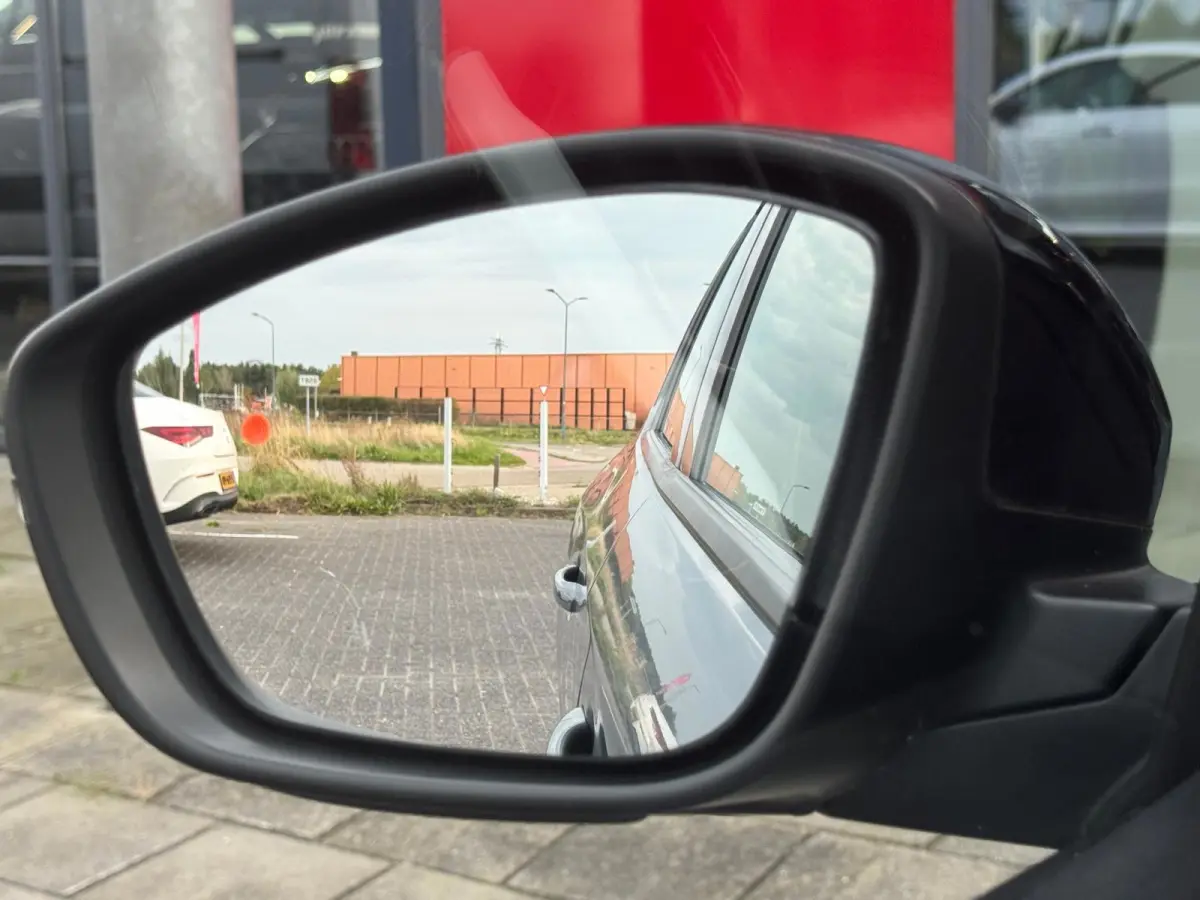 1.2 GS Line | LED | Camera | Parksens | Stoelverwarming | Carplay | Leder | Two Tone | BTW |