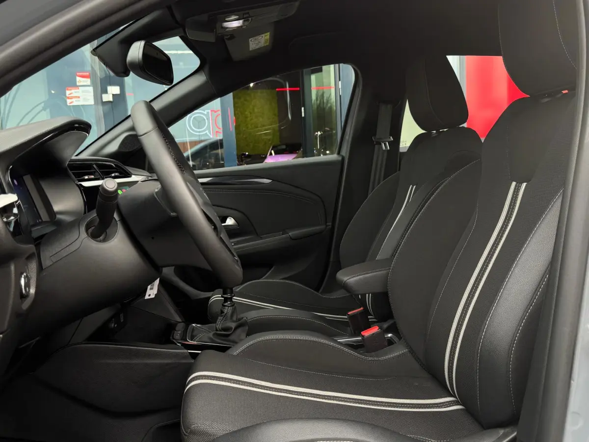 1.2 GS Line | LED | Camera | Parksens | Stoelverwarming | Carplay | Leder | Two Tone | BTW |