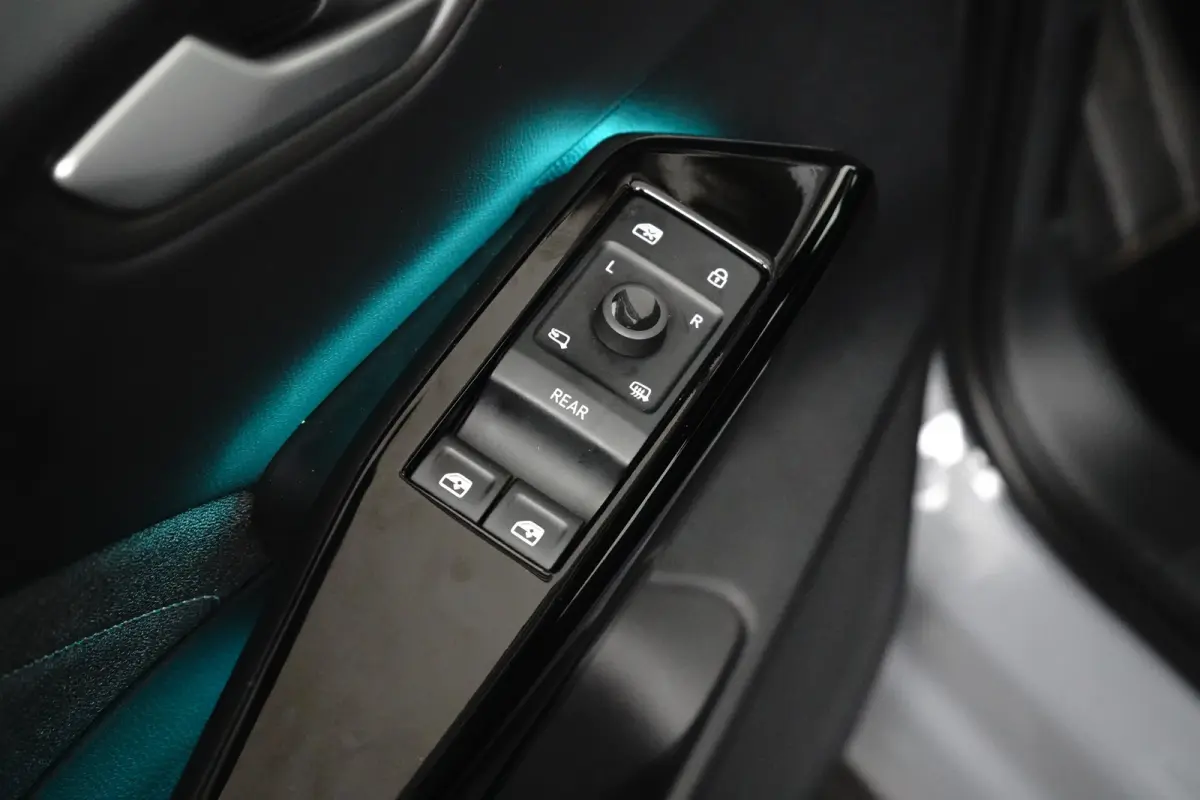 Pro 204PK 58 kWh | INTERIEUR VOORVERWARMING | APP. CONNECT | LED | CCS
