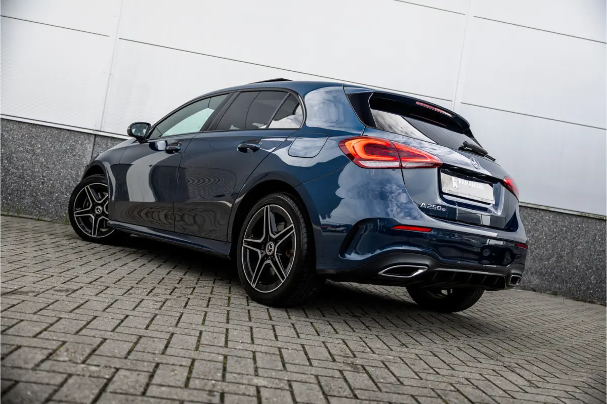 250 e AMG Line Pano / Sfeerverlichting / Carplay / Night Pakket / 18inch /