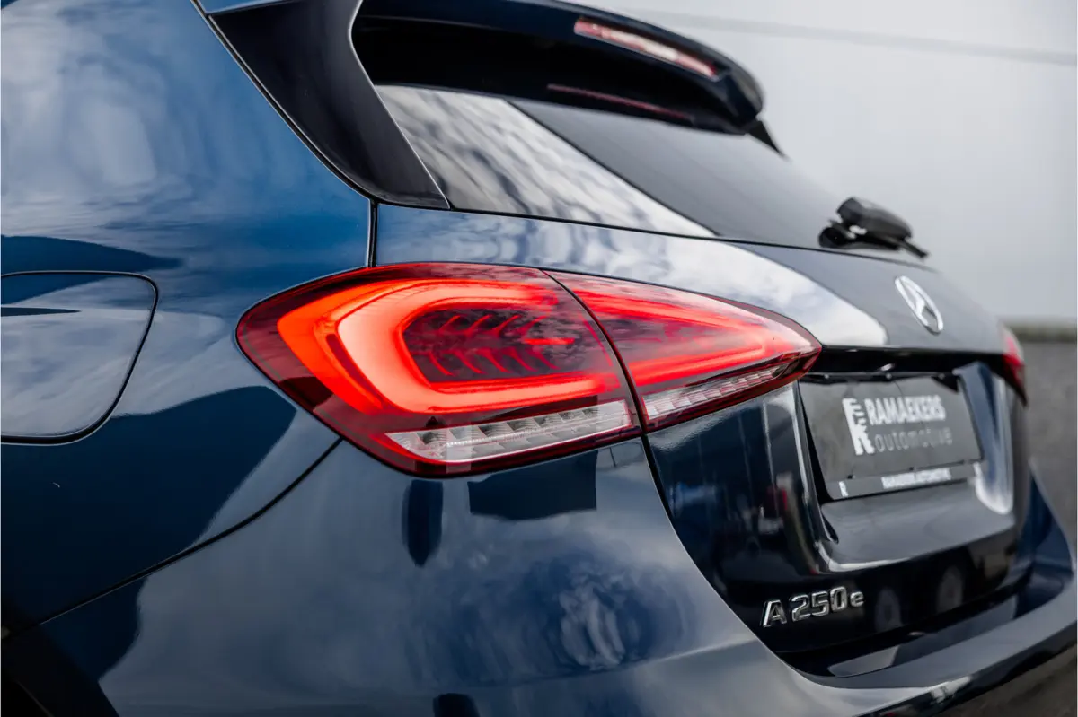 250 e AMG Line Pano / Sfeerverlichting / Carplay / Night Pakket / 18inch /