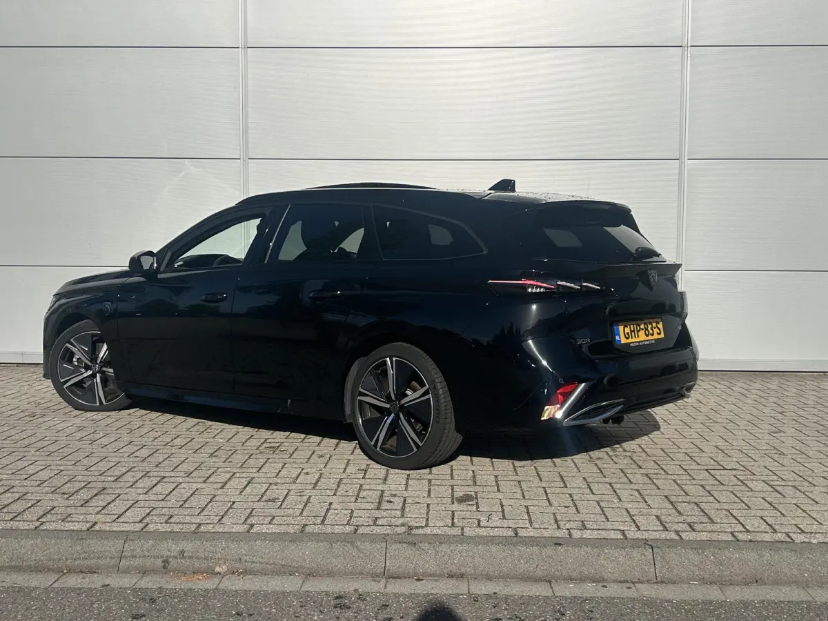 1.2 PureTech GT | Focal | Panoramisch schuifdak | Trekhaak | Apple Carplay/Android Auto