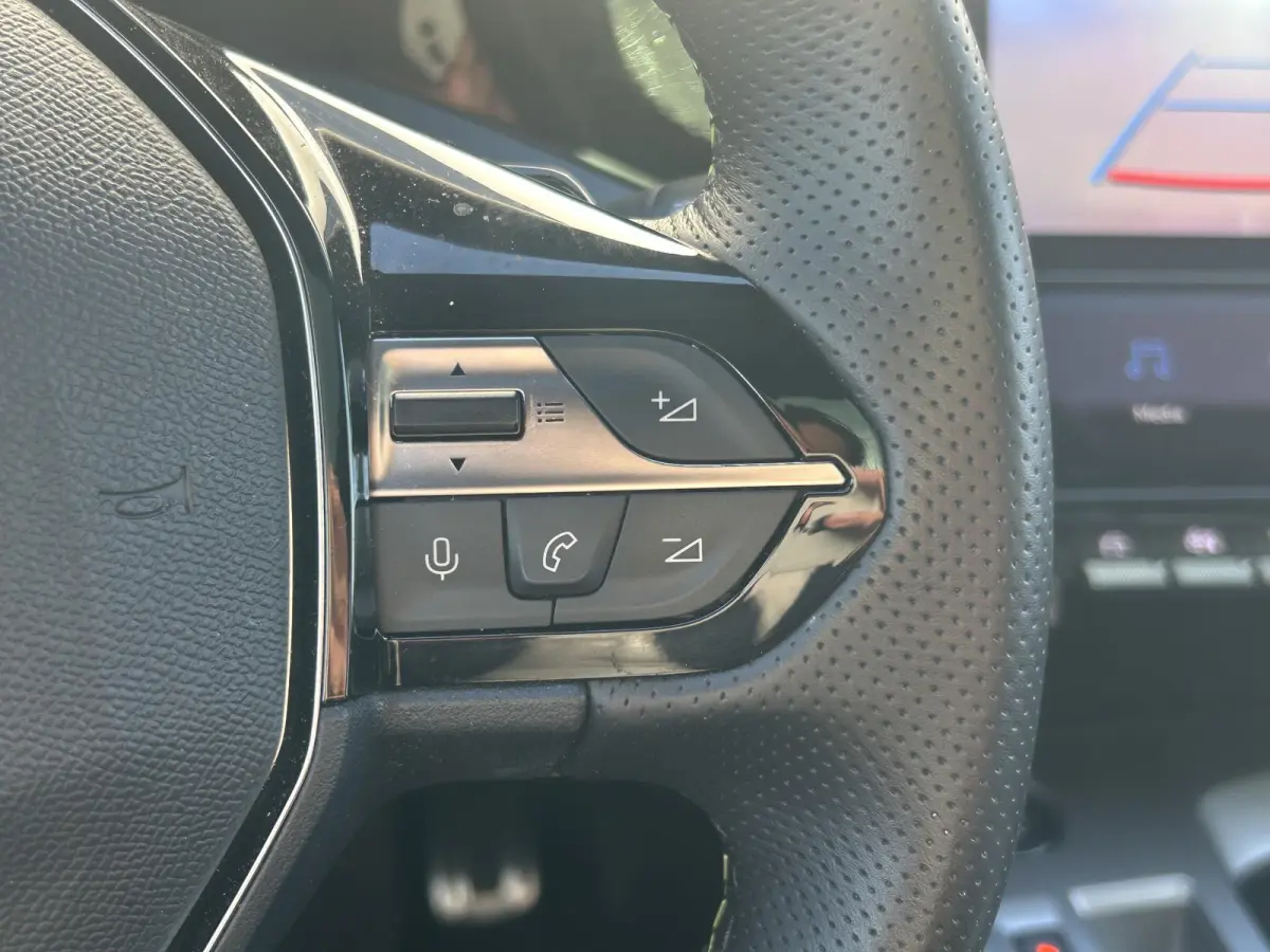 1.2 PureTech GT | Focal | Panoramisch schuifdak | Trekhaak | Apple Carplay/Android Auto
