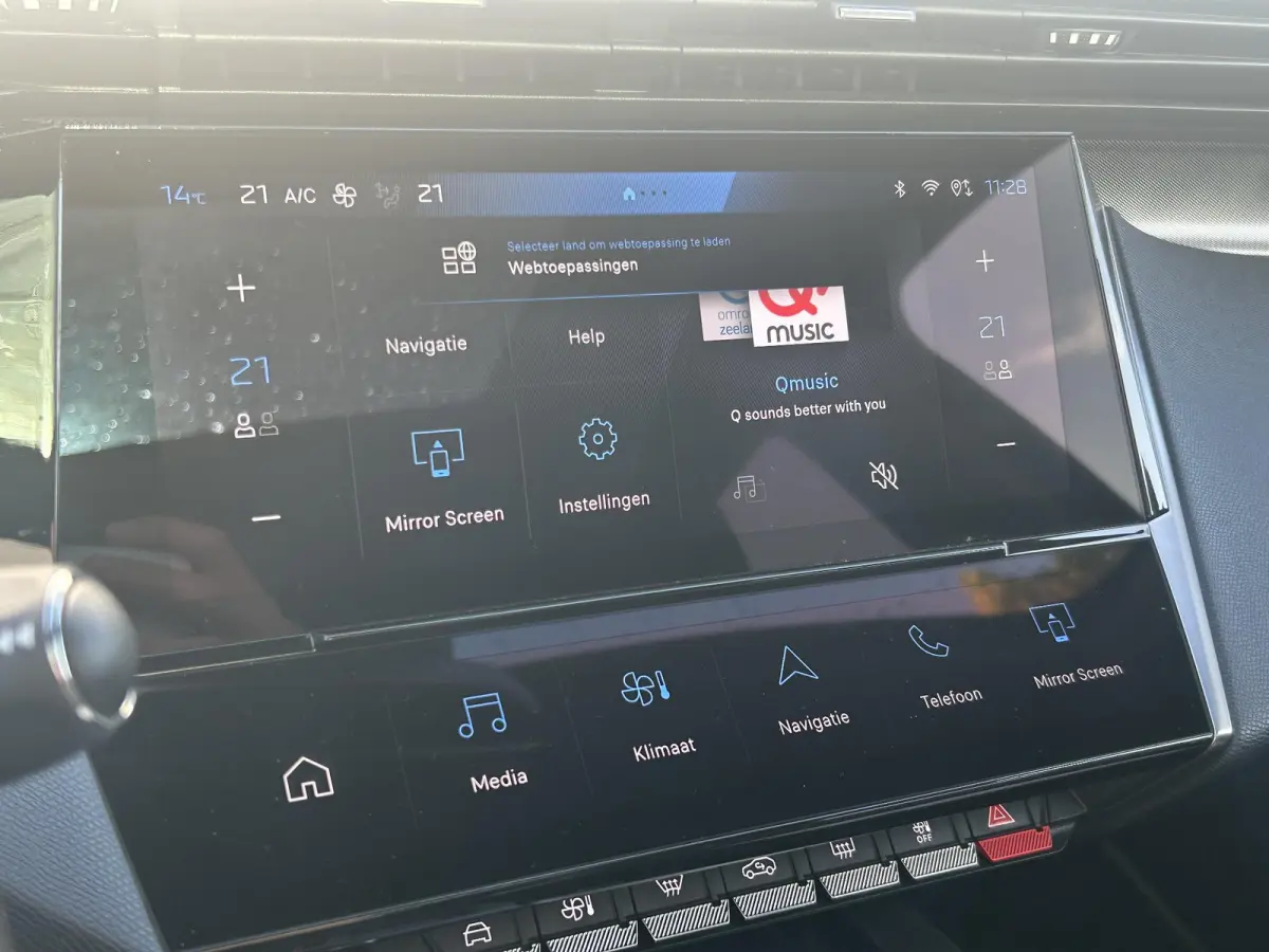 1.2 PureTech GT | Focal | Panoramisch schuifdak | Trekhaak | Apple Carplay/Android Auto