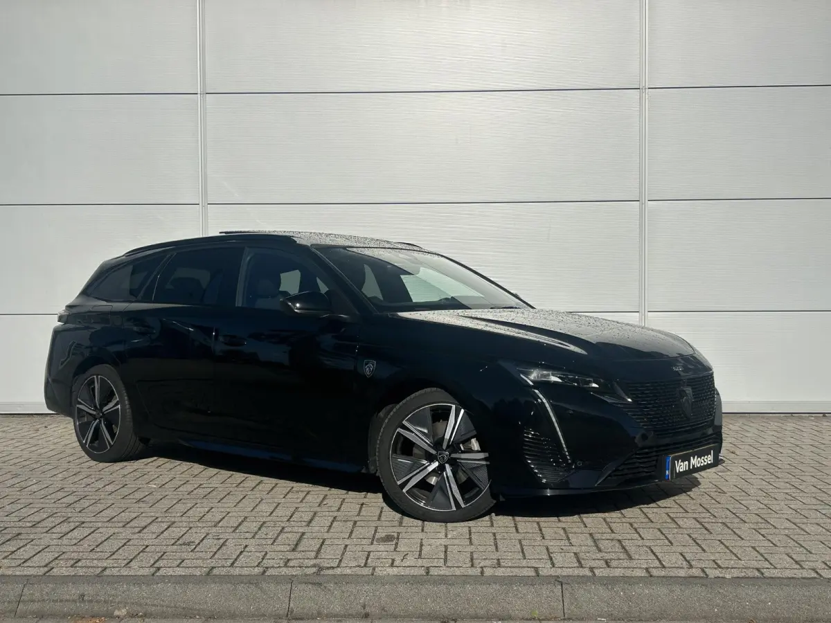 1.2 PureTech GT | Focal | Panoramisch schuifdak | Trekhaak | Apple Carplay/Android Auto