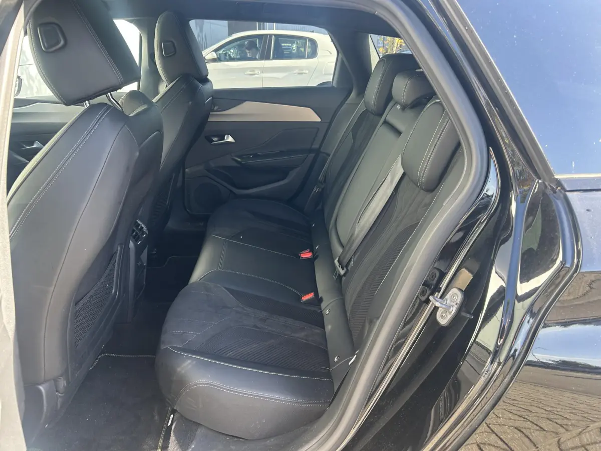 1.2 PureTech GT | Focal | Panoramisch schuifdak | Trekhaak | Apple Carplay/Android Auto