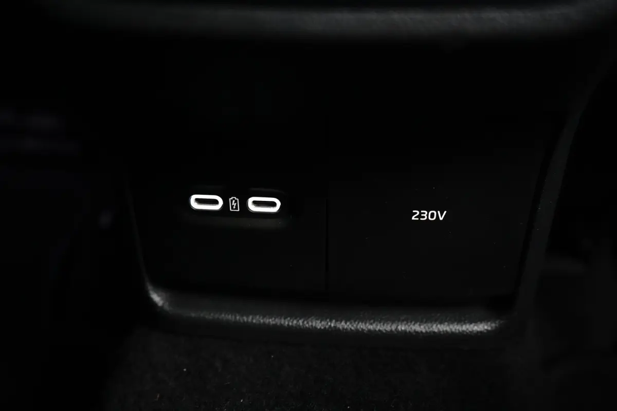 1.4 TSI RS iV PHEV Business | Achteruitrijcamera | Lichtmetalen velgen 5-spaaks 19" | Matrix LED koplampen