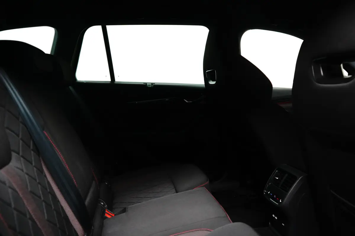 1.4 TSI RS iV PHEV Business | Achteruitrijcamera | Lichtmetalen velgen 5-spaaks 19" | Matrix LED koplampen