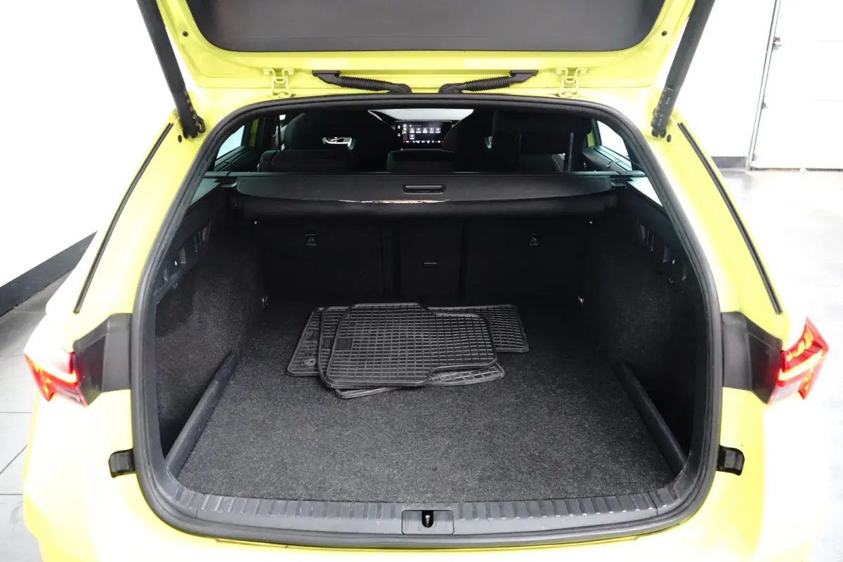 1.4 TSI RS iV PHEV Business | Achteruitrijcamera | Lichtmetalen velgen 5-spaaks 19" | Matrix LED koplampen