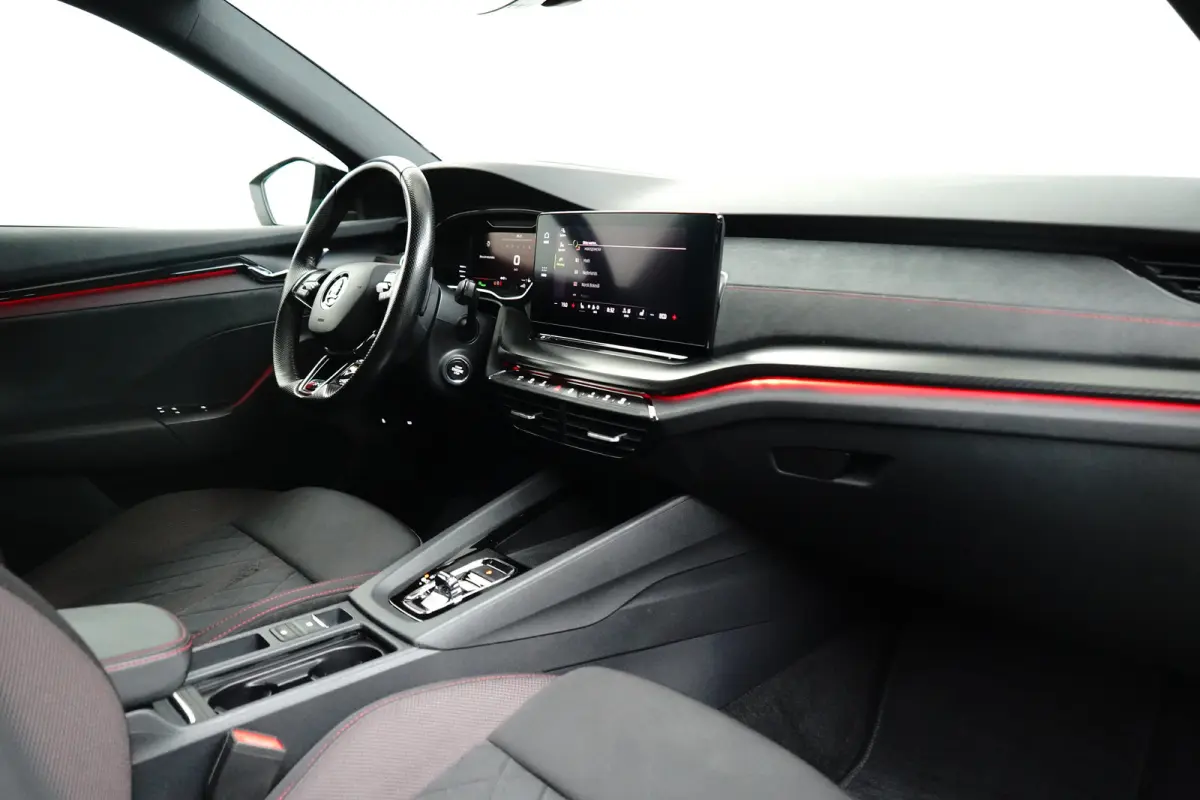 1.4 TSI RS iV PHEV Business | Achteruitrijcamera | Lichtmetalen velgen 5-spaaks 19" | Matrix LED koplampen