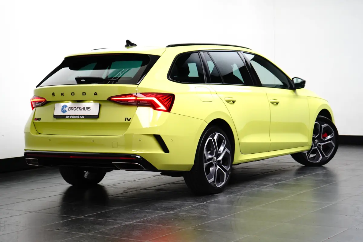 1.4 TSI RS iV PHEV Business | Achteruitrijcamera | Lichtmetalen velgen 5-spaaks 19" | Matrix LED koplampen