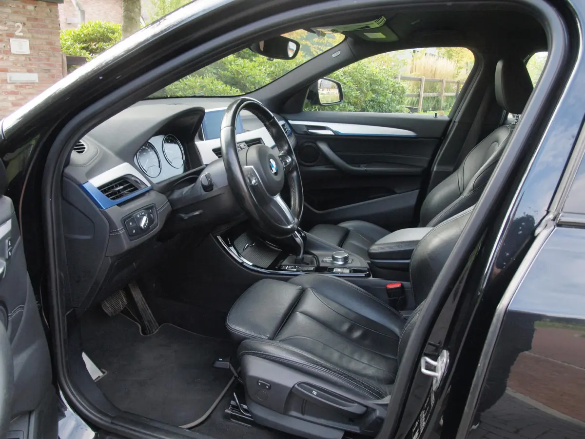 sDrive18i High Executive | M-pakket | Camera | Head-Up Display | Navi | Afneembare Trekhaak | NL-Auto |