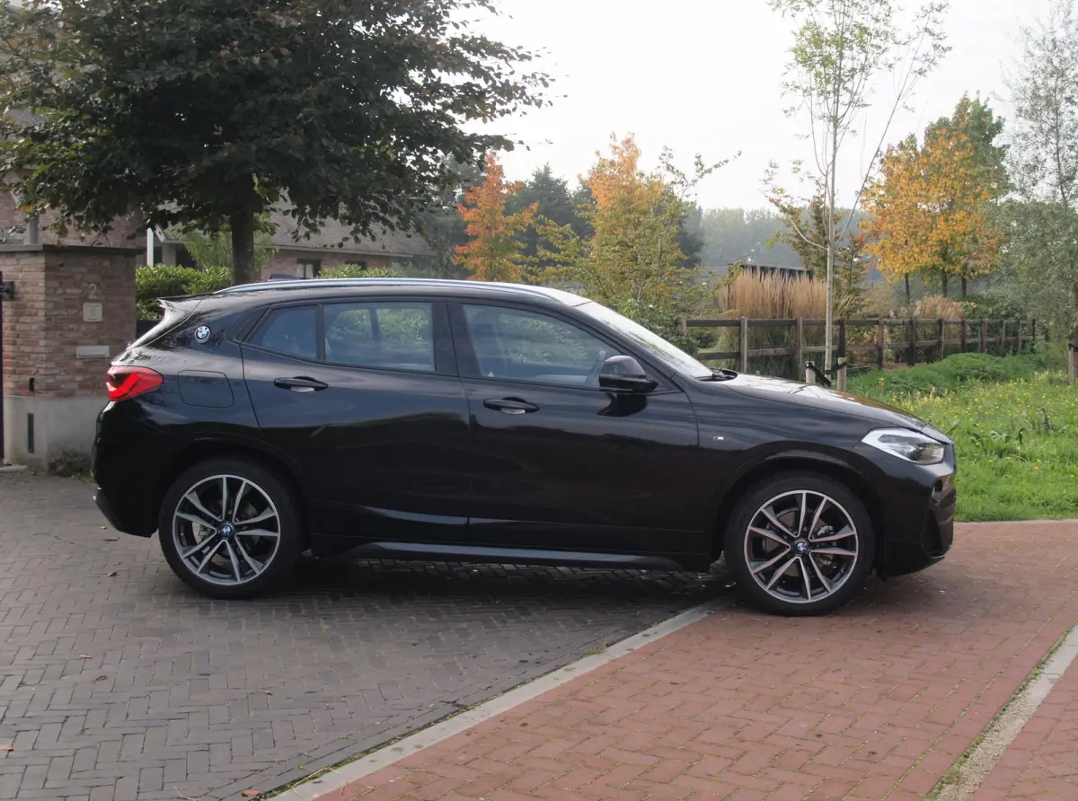 sDrive18i High Executive | M-pakket | Camera | Head-Up Display | Navi | Afneembare Trekhaak | NL-Auto |