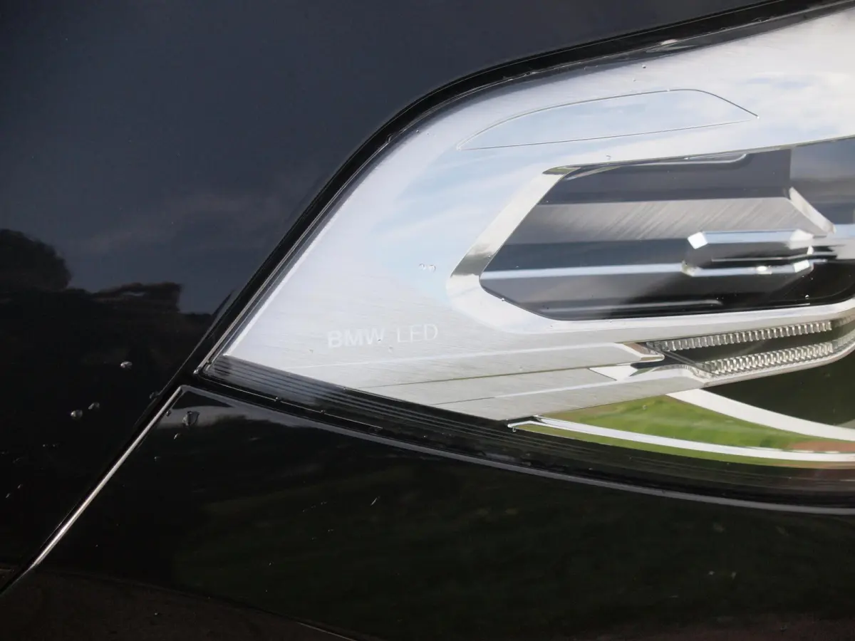 sDrive18i High Executive | M-pakket | Camera | Head-Up Display | Navi | Afneembare Trekhaak | NL-Auto |