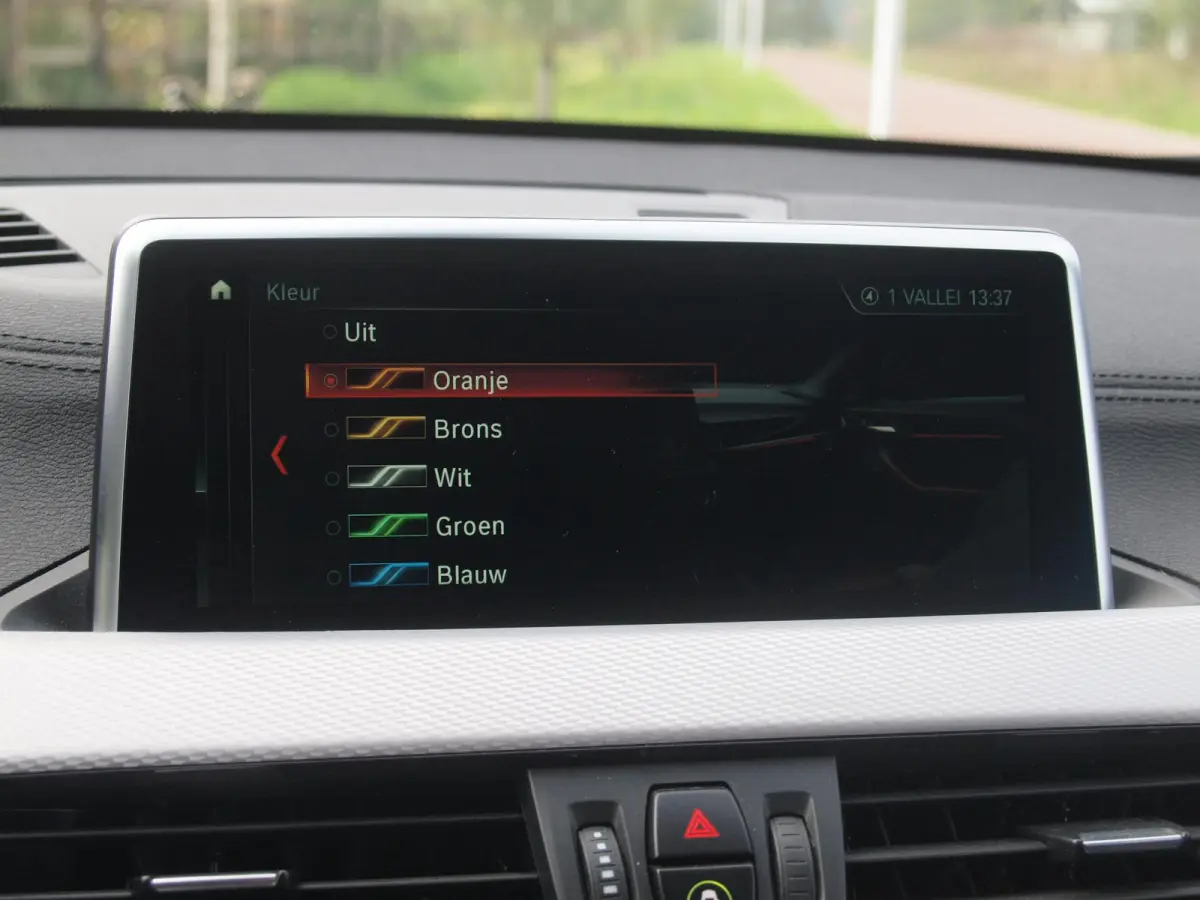 sDrive18i High Executive | M-pakket | Camera | Head-Up Display | Navi | Afneembare Trekhaak | NL-Auto |