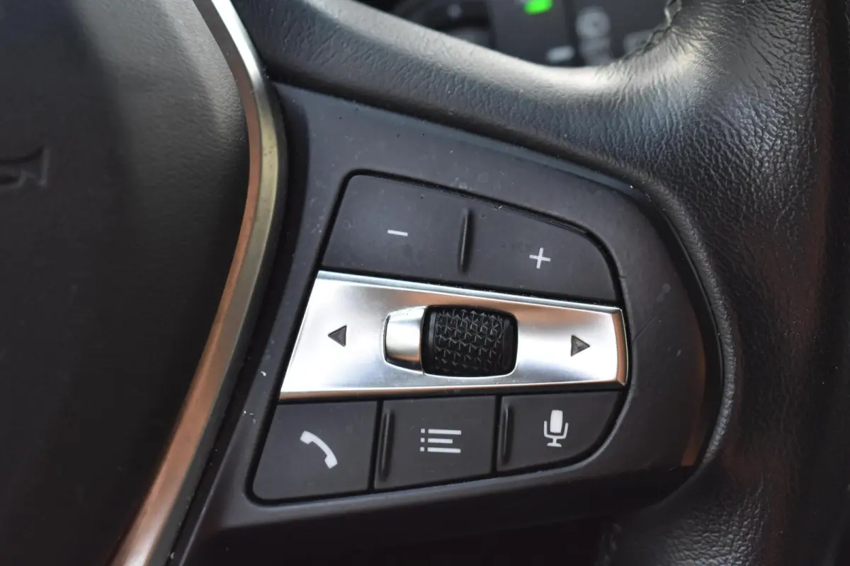 320i Executive Edition | Comfort stoelen | Carplay |