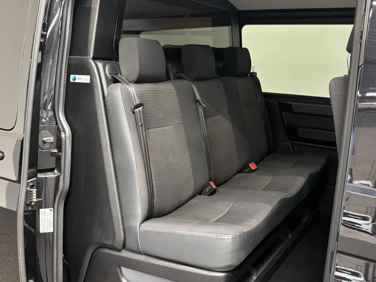 2.0 TDI L2H1 28 Dubbele Cabine Highline Automaat Cruise Control Airco Navigatie Parkeersensoren Camera
