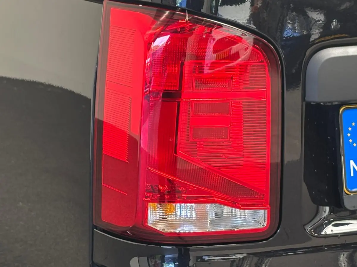 2.0 TDI L2H1 28 Dubbele Cabine Highline Automaat Cruise Control Airco Navigatie Parkeersensoren Camera