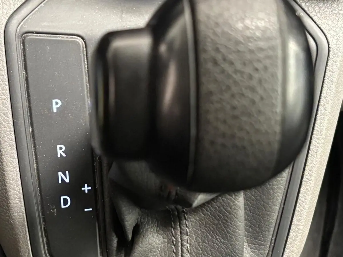 2.0 TDI L2H1 28 Dubbele Cabine Highline Automaat Cruise Control Airco Navigatie Parkeersensoren Camera