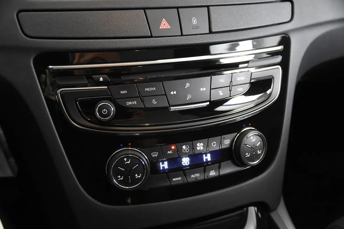 1.6 BlueHDi *Navigatie*Panoramadak*HUD*PDC*