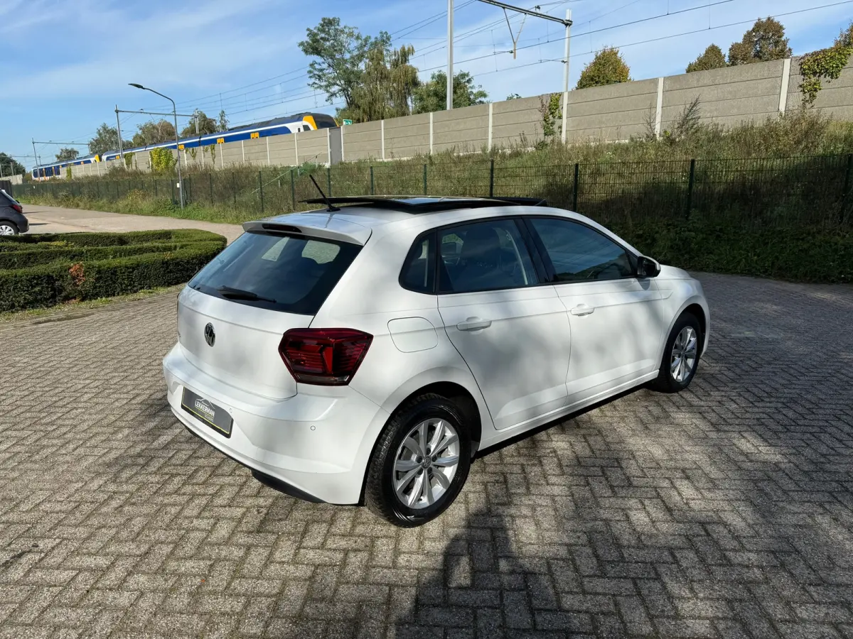 1.0 TSI Highline PANO I 1E EIG I CAMERA I PDC I CARPLAY I ZEER MOOI