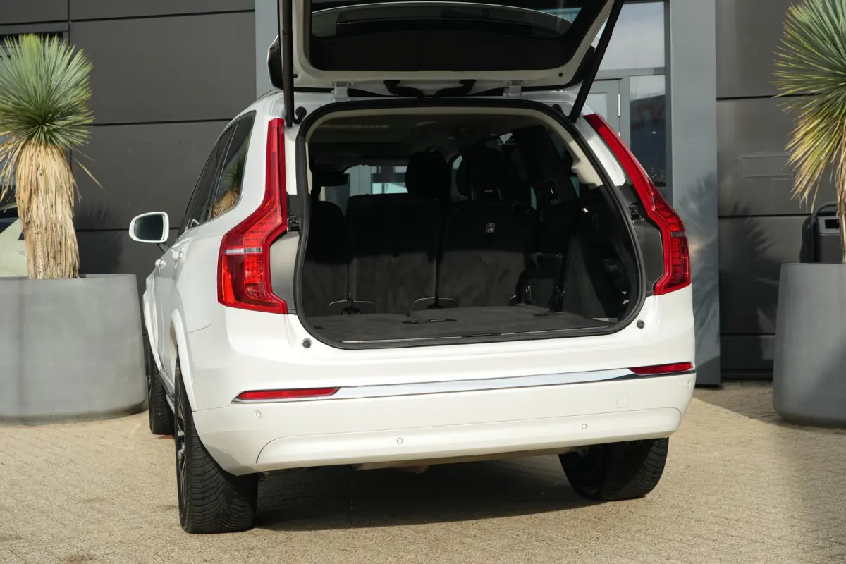 2.0 T8 Recharge AWD Plus Bright | 455 PK | Panoramadak | Leder | ACC | 360 Camera | HarmanKardon | Volvo XC90 2.0 T8 Recharge AWD Plus Bright 455 PK met 2.0-liter viercilinder plug-in hybrid