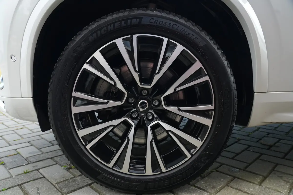 2.0 T8 Recharge AWD Plus Bright | 455 PK | Panoramadak | Leder | ACC | 360 Camera | HarmanKardon | Volvo XC90 2.0 T8 Recharge AWD Plus Bright 455 PK met 2.0-liter viercilinder plug-in hybrid