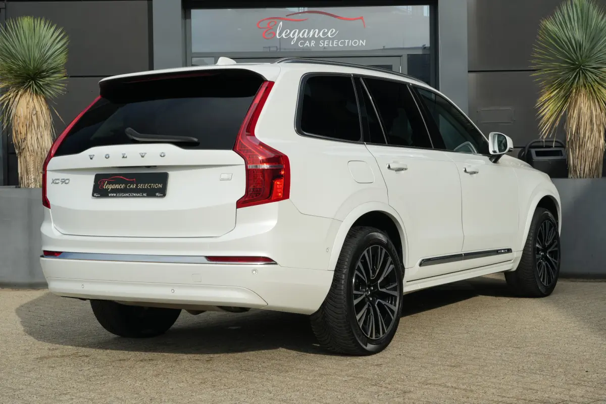 2.0 T8 Recharge AWD Plus Bright | 455 PK | Panoramadak | Leder | ACC | 360 Camera | HarmanKardon | Volvo XC90 2.0 T8 Recharge AWD Plus Bright 455 PK met 2.0-liter viercilinder plug-in hybrid