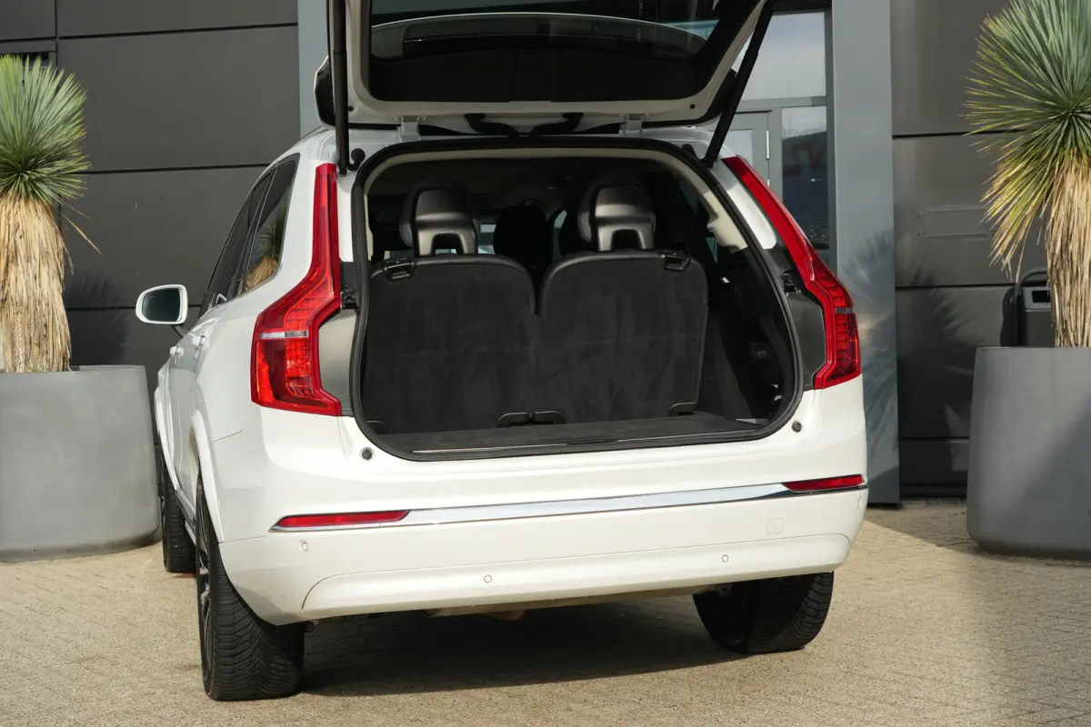 2.0 T8 Recharge AWD Plus Bright | 455 PK | Panoramadak | Leder | ACC | 360 Camera | HarmanKardon | Volvo XC90 2.0 T8 Recharge AWD Plus Bright 455 PK met 2.0-liter viercilinder plug-in hybrid