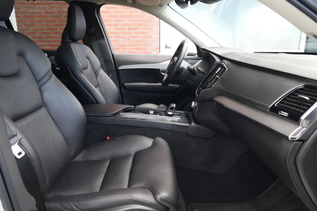 2.0 T8 Recharge AWD Plus Bright | 455 PK | Panoramadak | Leder | ACC | 360 Camera | HarmanKardon | Volvo XC90 2.0 T8 Recharge AWD Plus Bright 455 PK met 2.0-liter viercilinder plug-in hybrid
