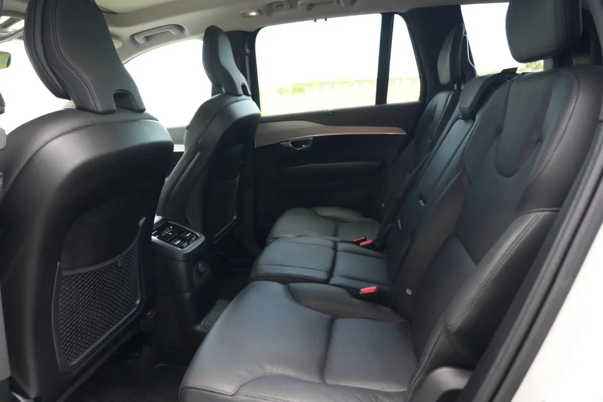 2.0 T8 Recharge AWD Plus Bright | 455 PK | Panoramadak | Leder | ACC | 360 Camera | HarmanKardon | Volvo XC90 2.0 T8 Recharge AWD Plus Bright 455 PK met 2.0-liter viercilinder plug-in hybrid