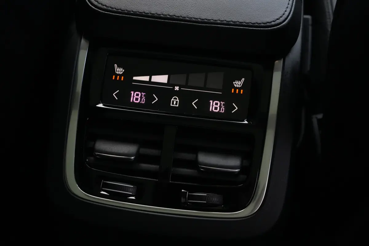 2.0 T8 Recharge AWD Plus Bright | 455 PK | Panoramadak | Leder | ACC | 360 Camera | HarmanKardon | Volvo XC90 2.0 T8 Recharge AWD Plus Bright 455 PK met 2.0-liter viercilinder plug-in hybrid