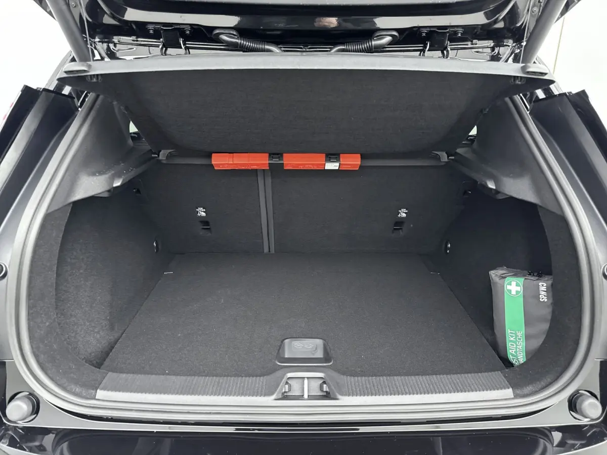 Extended Range Plus Europa | Elektrische stoelbediening | PDC V+A en Camera | Getint Glas | 20 inch LM | Stoel + Stuurverwarming | Warmtepomp |