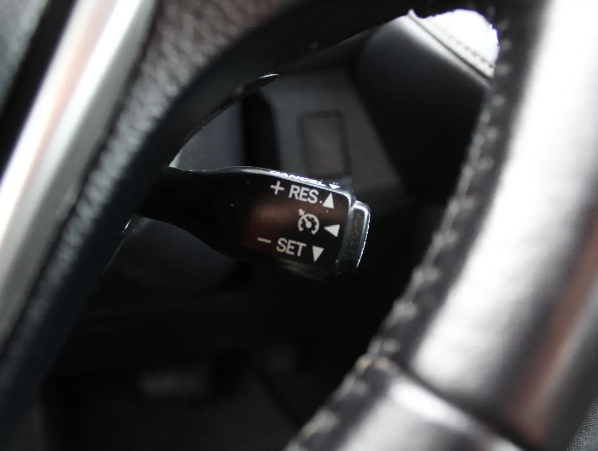 2.5 Hybrid Executive Business CLIMATE | CRUISE | CAMERA | LMV17 | ELECAKLEP | NAVI | LED