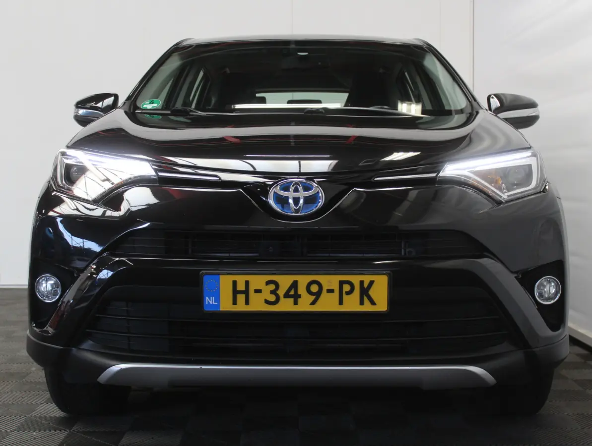 2.5 Hybrid Executive Business CLIMATE | CRUISE | CAMERA | LMV17 | ELECAKLEP | NAVI | LED