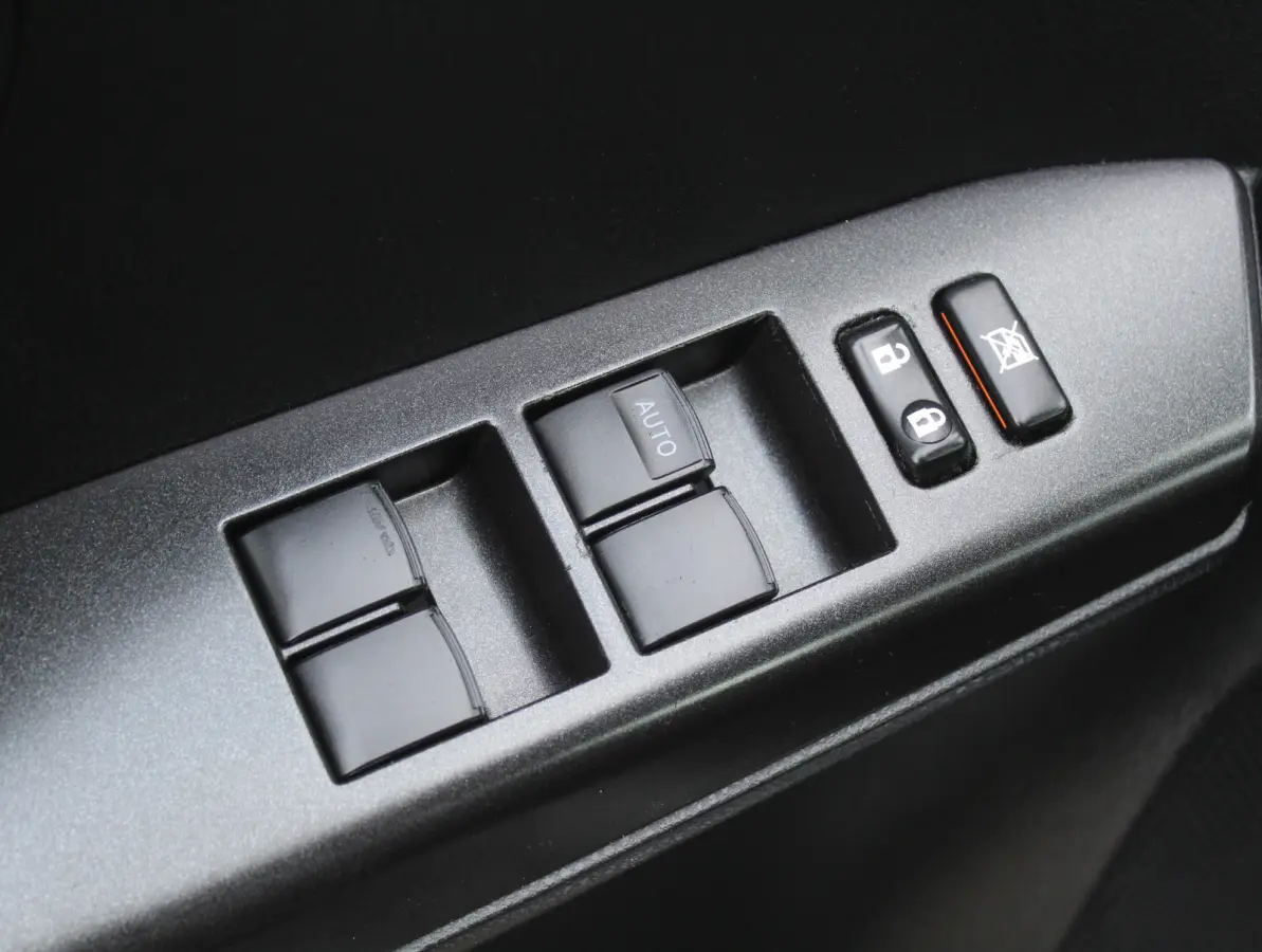 2.5 Hybrid Executive Business CLIMATE | CRUISE | CAMERA | LMV17 | ELECAKLEP | NAVI | LED