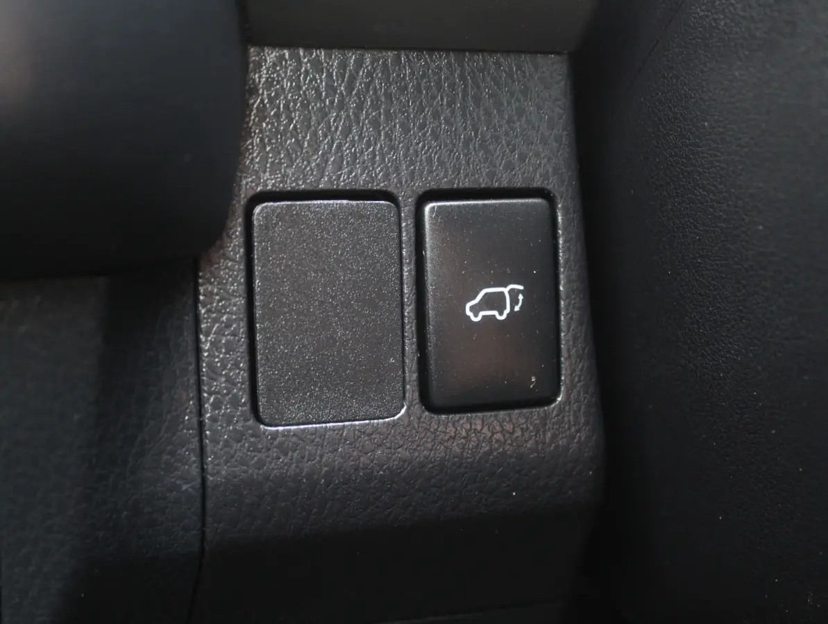 2.5 Hybrid Executive Business CLIMATE | CRUISE | CAMERA | LMV17 | ELECAKLEP | NAVI | LED